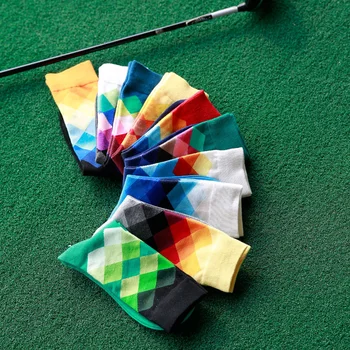 10 Šťastné farby ponožky Britský Štýl Koberčeky calcetines Gradient Farebná bavlna svadobné ponožky pánske Kolená Vysoké Business veľkoobchod Ponožky